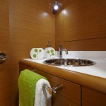 Jeanneau 439 Bathroom