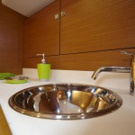 Jeanneau 439 Bathroom