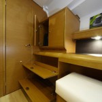 Jeanneau 439 Storage
