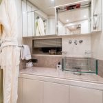 Leopard 32 Bathroom